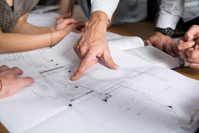 Accepting 2 offers and negotiating contracts in parallel: is it legal? discussing a floorplan