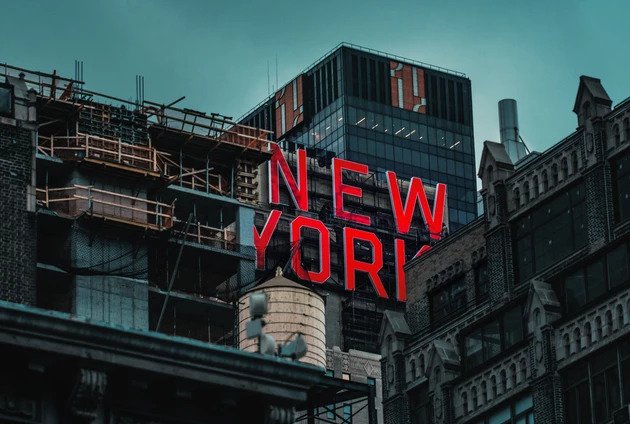 New York Skyline, Doorman building in NYC: