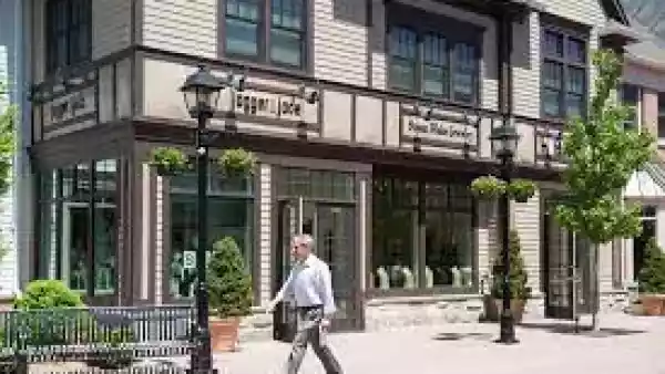 Armonk storefronts on Main Street