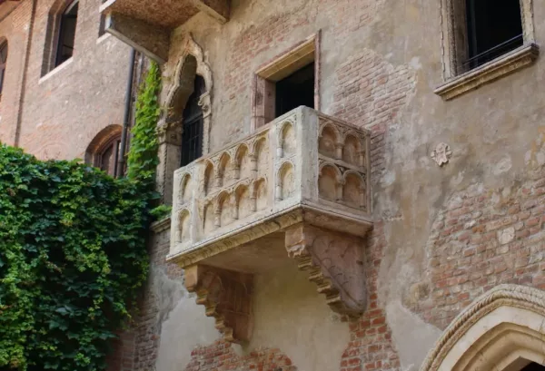 A projecting balcony with a floor, which is exactly what a Juliet balcony does not have