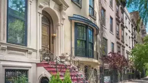 A row of Manhattan brownstones, each one a whole building rather than a unit in one